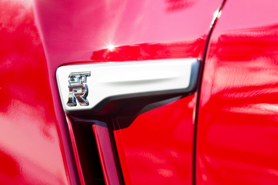 Детали экстерьера Nissan GT-R 2016 года  (US) (фото 1 из 57)